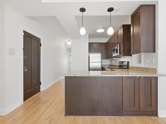 5th image of 2152 W Ainslie St #D2