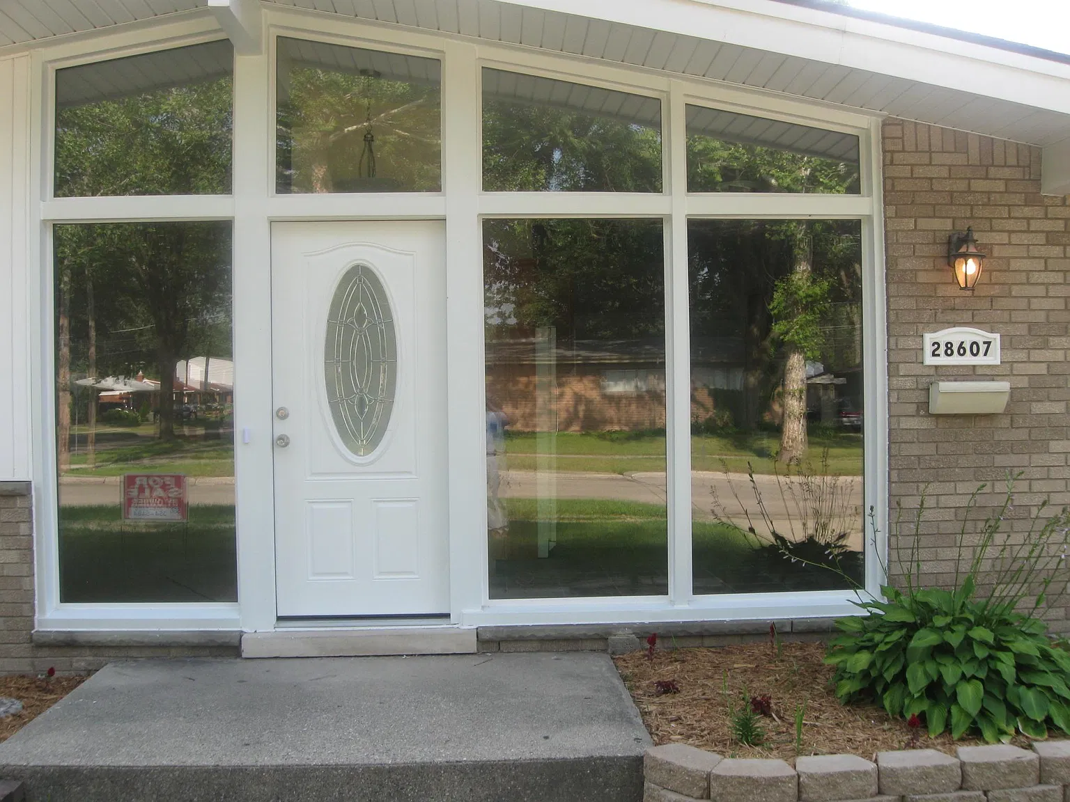 3 bed, 1150 sqft, $1,650 — Photo 1