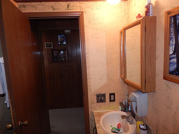 4th image of 22260 Lake Dr