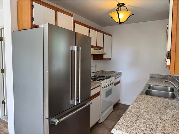 5th image of 364 Harrington Ave
