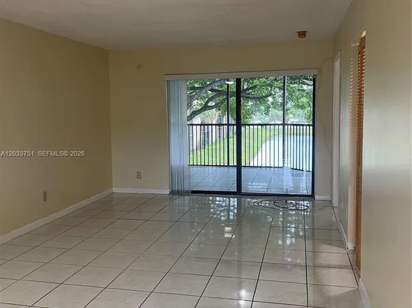 3252 Foxcroft Rd APT 307, Hollywood, FL 33025
