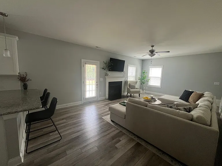 152 Hanover Ct — Photo 7