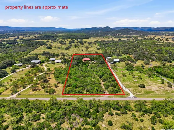 423 KAHN RD, Rio Frio, TX 78879