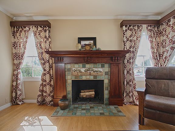 3rd image of 1564 N Grand Oaks Ave