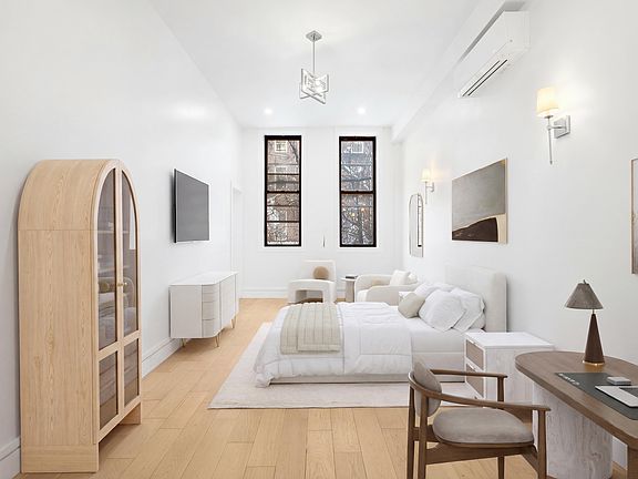 2nd image of 410 W 47th St APT 1