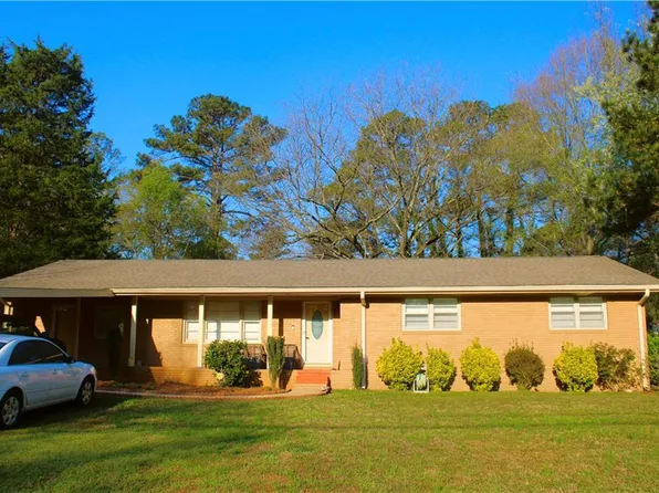 5244 Memorial Ln, Powder Springs, GA 30127