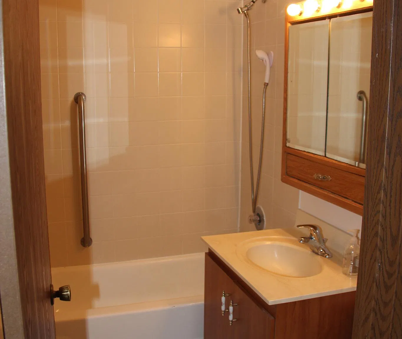 2 bed, 850 sqft, $1,450 — Photo 4