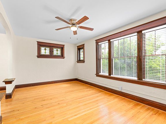 5th image of 6041 Southwest Ave #2F