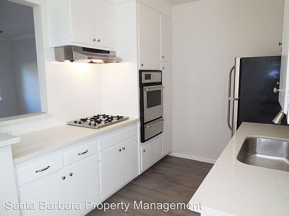 4th image of 48 Broadmoor Plz APT 02