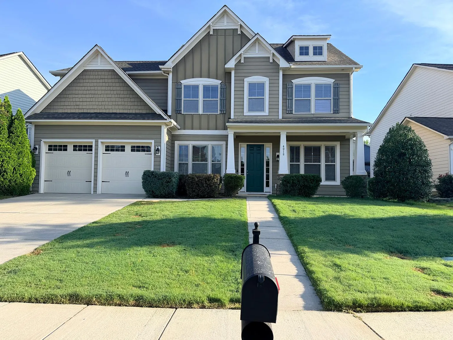 5 bed, 4.5 bath, 3736 sqft, $4,900 — Photo 2