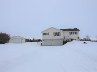 4424 Crestridge Pl, Bismarck, ND 58503