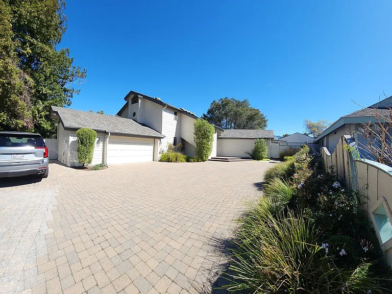 270 E Foothill Blvd — Photo 10