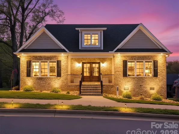 496 19th Avenue Cir NW, Hickory, NC 28601