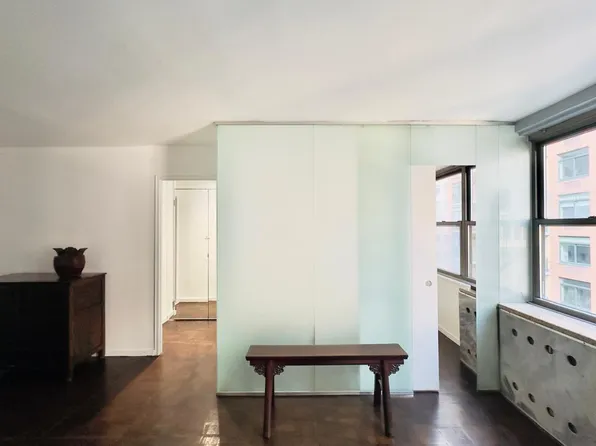 209 East 56th Street image 17 of 34