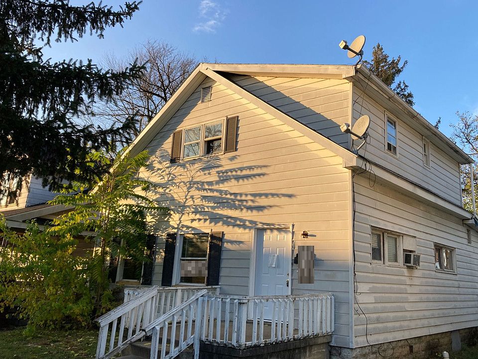 2nd image of 616 1/2 W Adams St
