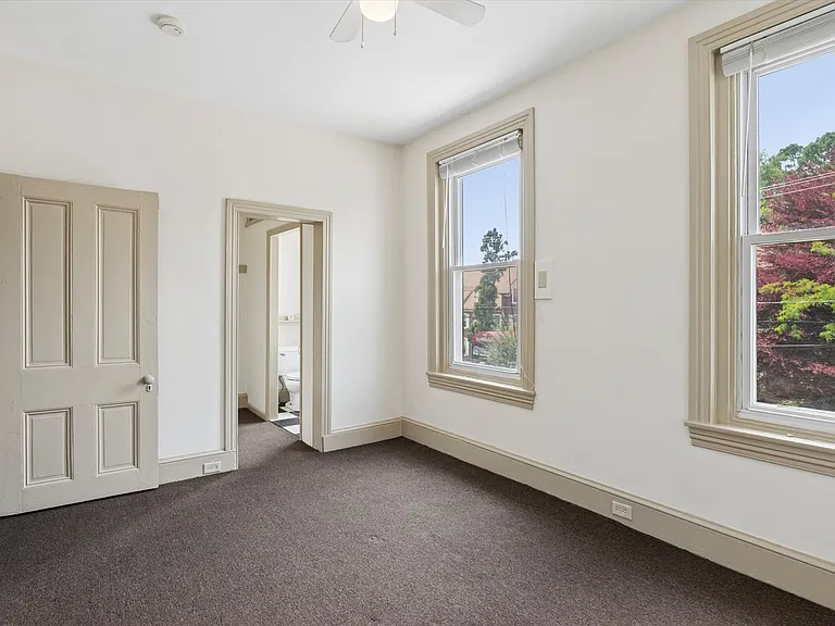 421 N Walnut St — Photo 12