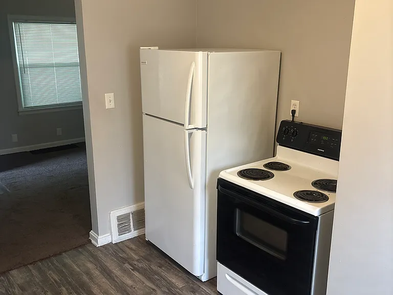 801 Wedeking Ave #A — Photo 3