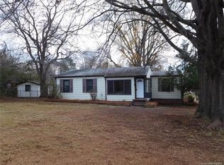 1262 Golf Course Dr, Gastonia, NC 28054