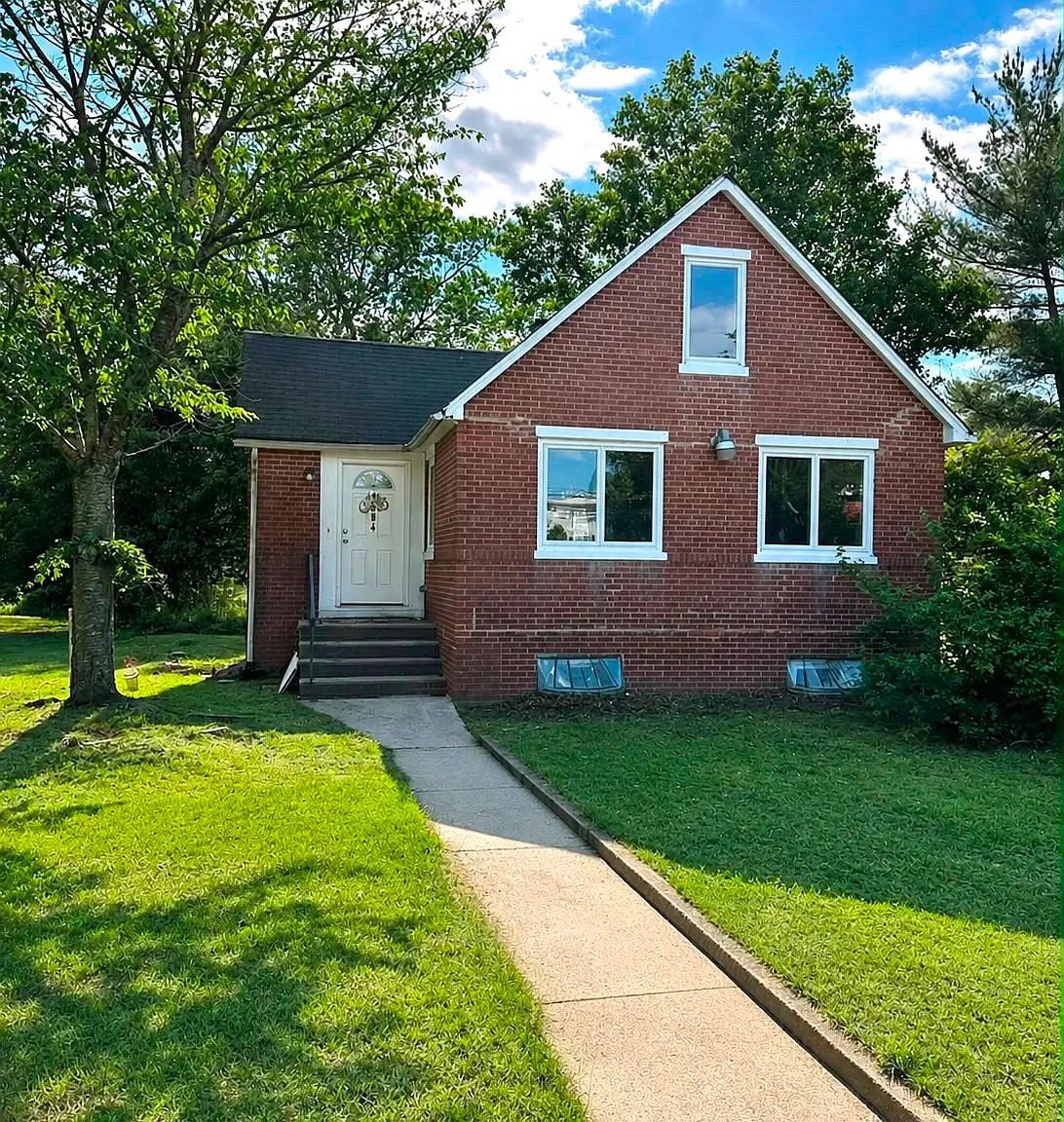 1894 Lakewood Rd — Photo 1