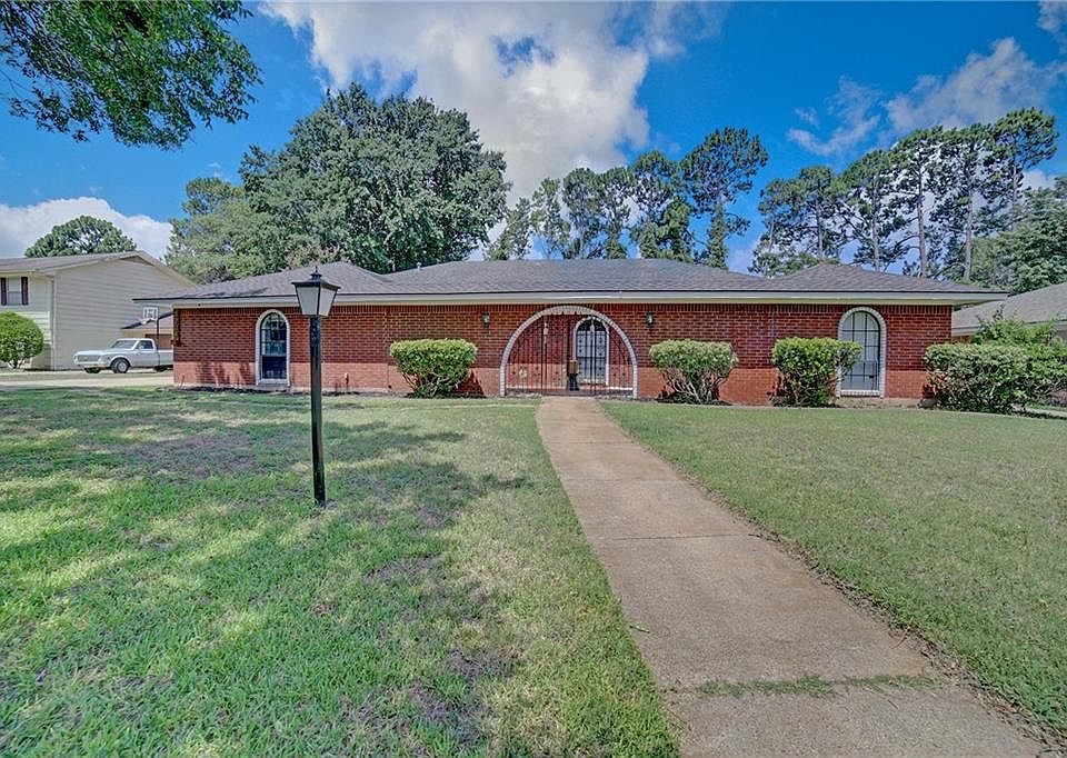 1st image of 3204 Fox Hill Dr