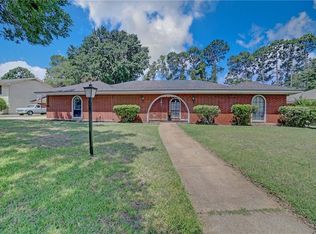 3204 Fox Hill Dr, Arlington, TX 76015