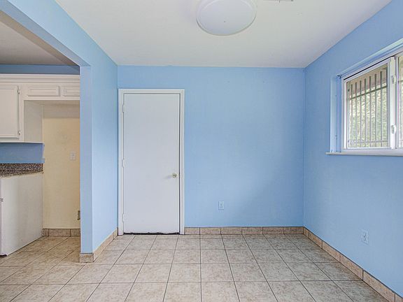 5th image of 2130 Bunzel St