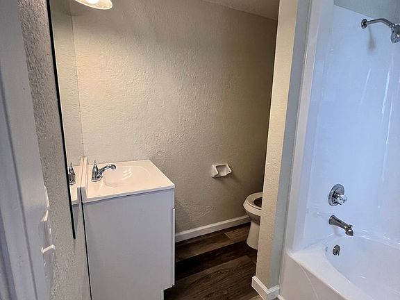 2nd image of 400 El Camino Dr APT 123