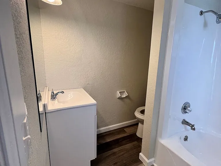 400 El Camino Dr #123 — Photo 2