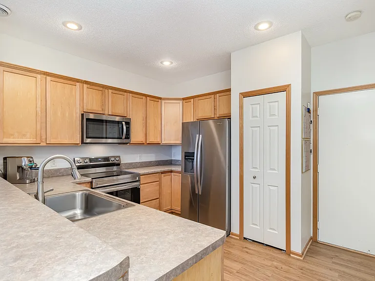 11023 Oak Grove Cir — Photo 3