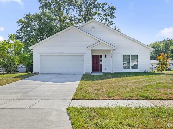 1420 Swallow Ln, Florissant, MO 63031