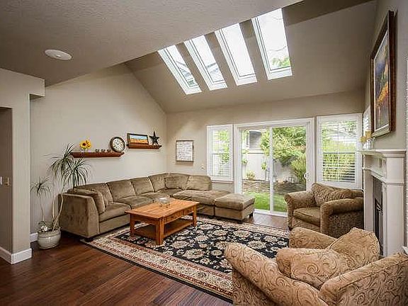 3rd image of 32 Waterside Cir