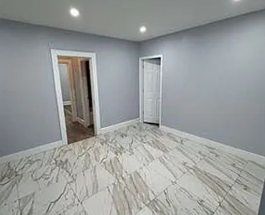 5th image of 400 Leslie St