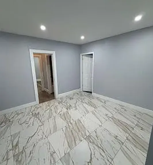 400 Leslie St — Photo 5