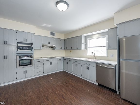 3rd image of 71 Washington St