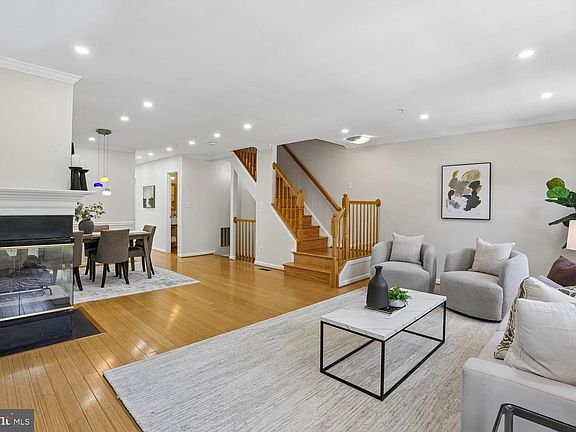 3rd image of 536 Tschiffely Square Rd