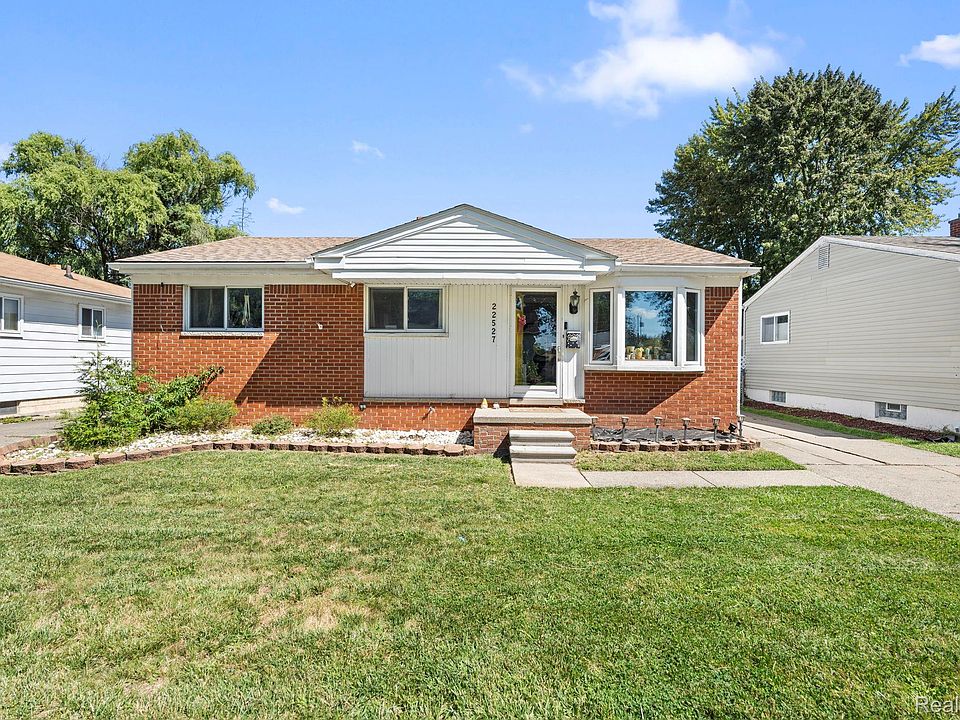 1st image of 22527 Avon St