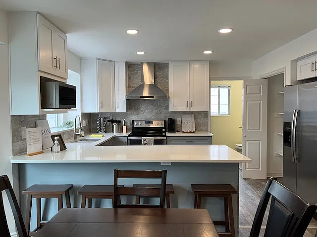 5 bed, 3.5 bath, 2460 sqft, $3,150 — Photo 4