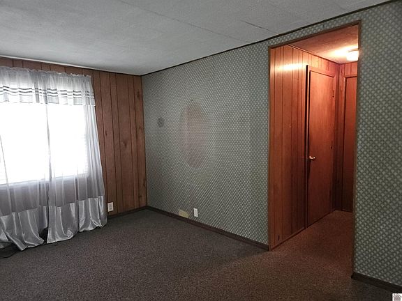 4th image of 215 Fisher Rd