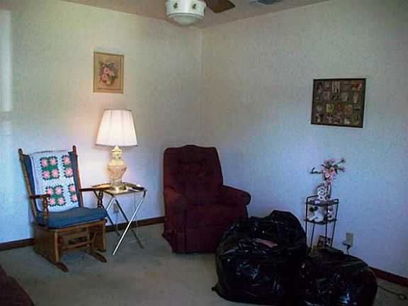 3rd image of 565 Livingston Dr