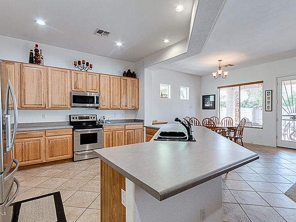 5th image of 3115 E Waterview Dr