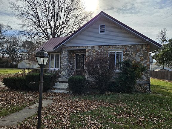 2nd image of 420 W College Street