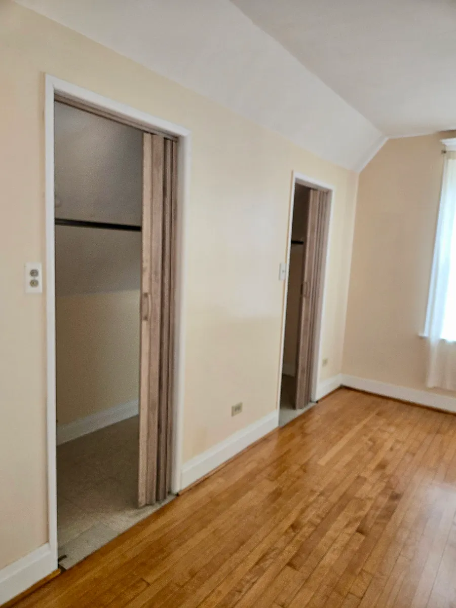 Building Photo - 3562 W Belden Ave #2