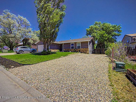 3rd image of 735 Finley Ln