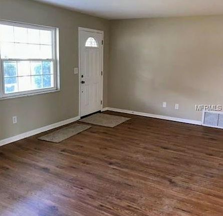 4th image of 1465 Canterbury Dr