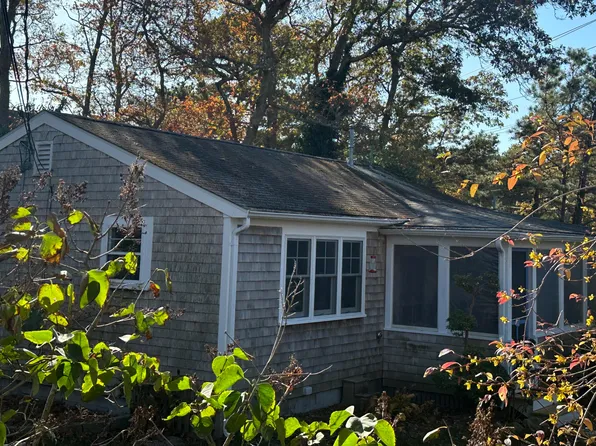 32 Clark Ave, Tisbury, MA 02568