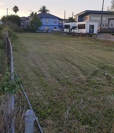 2nd image of 6424 Heards Ln