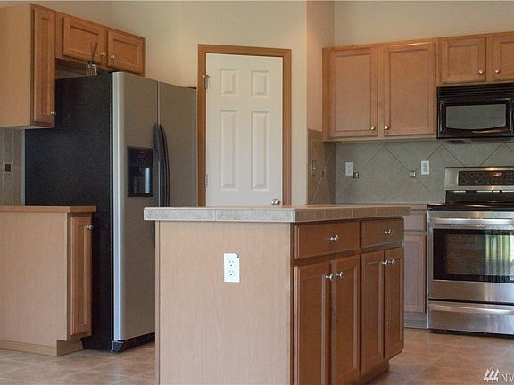 4th image of 2215 190th St E