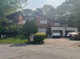 15 Mountain Lakes Rd, Oakland, NJ 07436