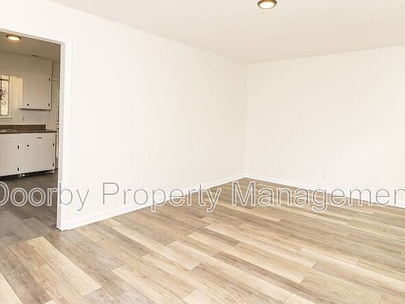 3rd image of 303 Hillcrest Ave