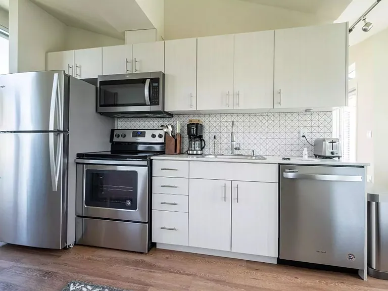 Plaza Apartments — Photo 24